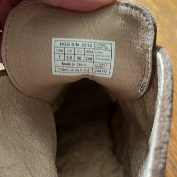 Ugg leather boots size 7 - Picture 4 of 5